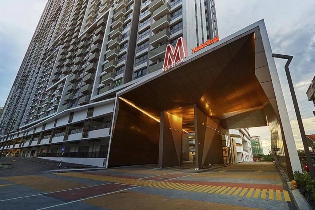 Pangsapuri Trxklccpavvelo, Mrtlrt, 13pax, 4r2b, Klccpavtrxvelocity X Mrtlrt X 13pax X 4r2b X Free 4cpark Kuala Lumpur