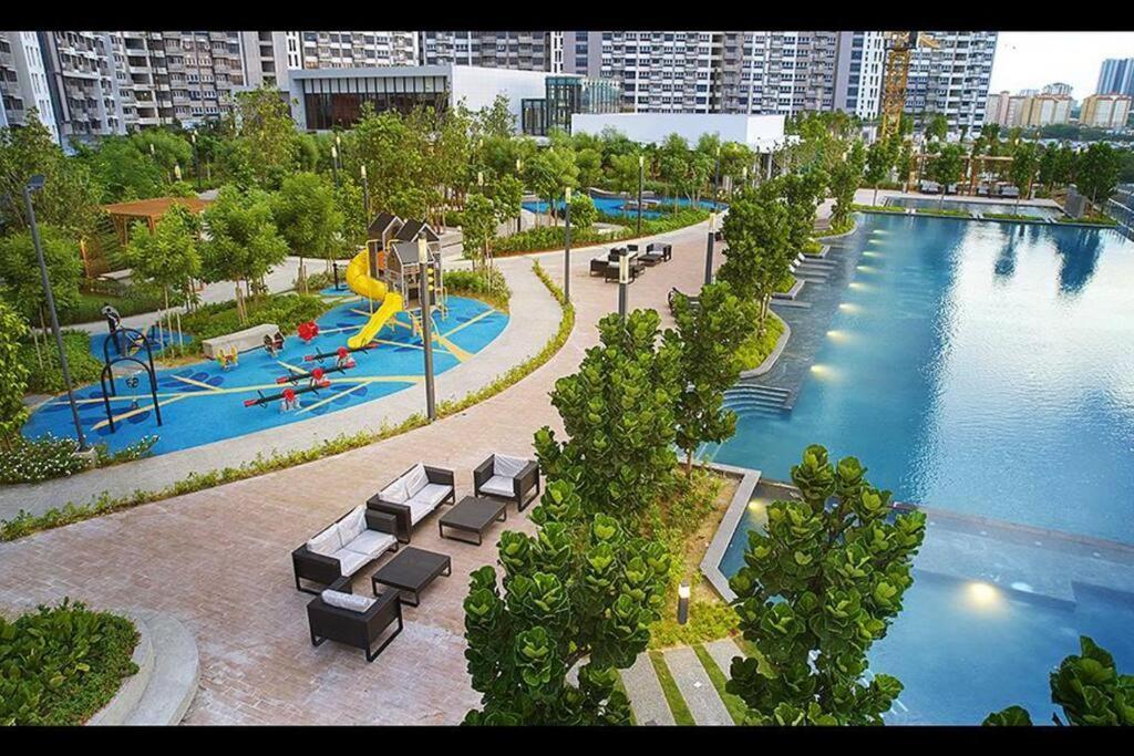Trxklccpavvelo, Mrtlrt, 13pax, 4r2b, Klccpavtrxvelocity X Mrtlrt X 13pax X 4r2b X Free 4cpark * Kuala Lumpur